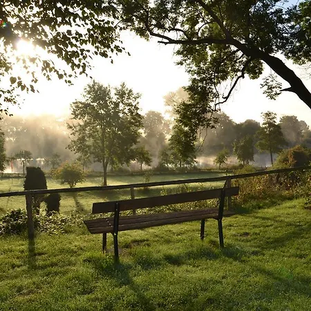 Отель Tonenburg 2*